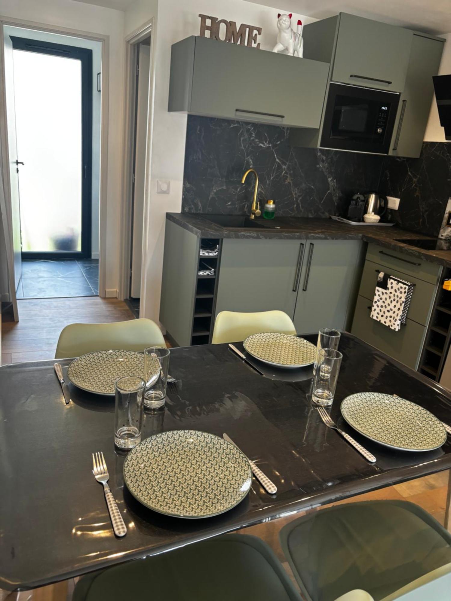 Logement Du Sud Avec Jacuzzi Sommieres Exterior photo